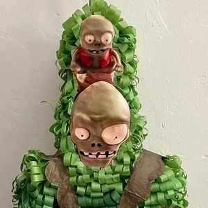 Plants V Zombie Gargantuan Pinata 20 x 12 x 6